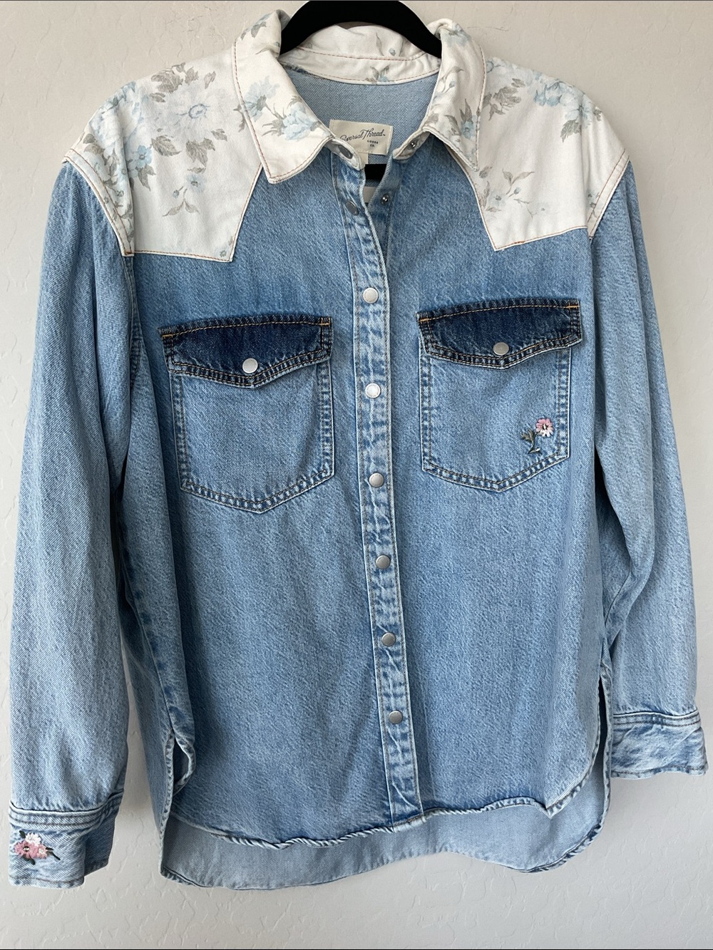 Universal Thread Top